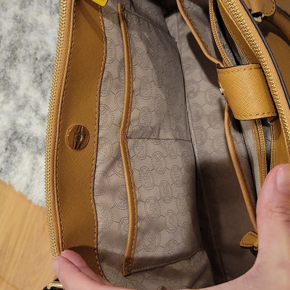 Michael Kors Medium Satchel - Picture 5 of 6